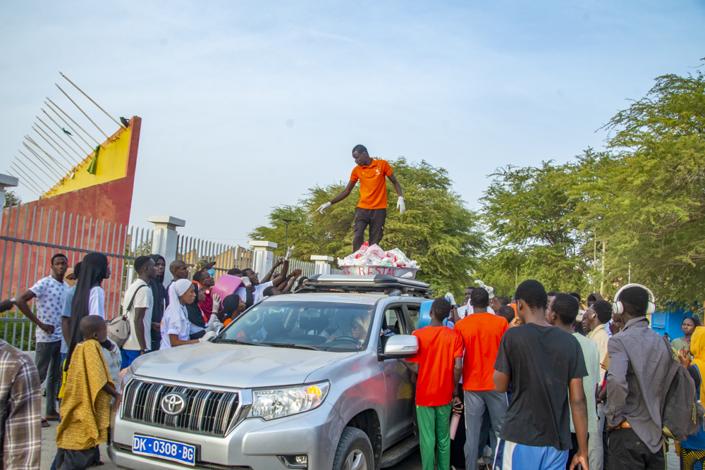 Service à la communauté : l’Association « Hand Giving » des leaders du PB offre des kits Ndogou-Carême au campus.